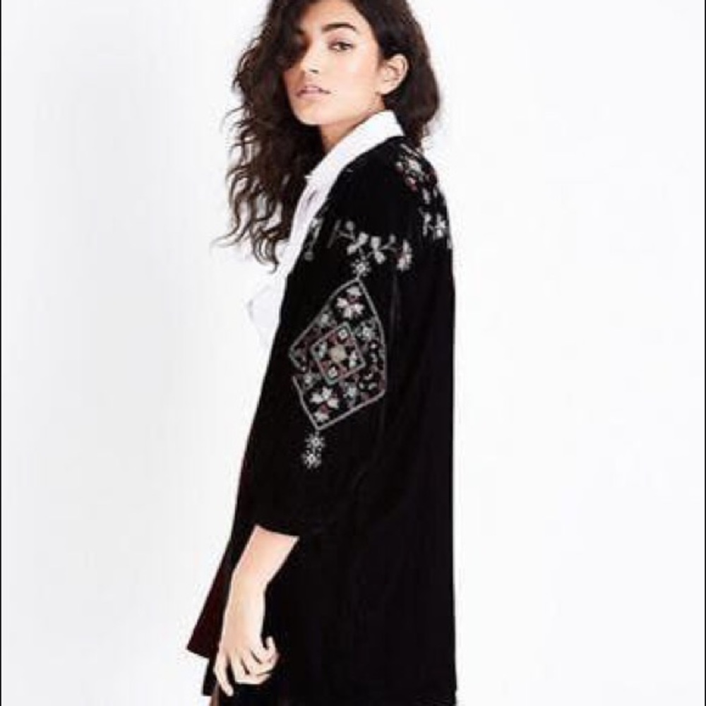 Embroidered Velvet Jacket by New Look size S